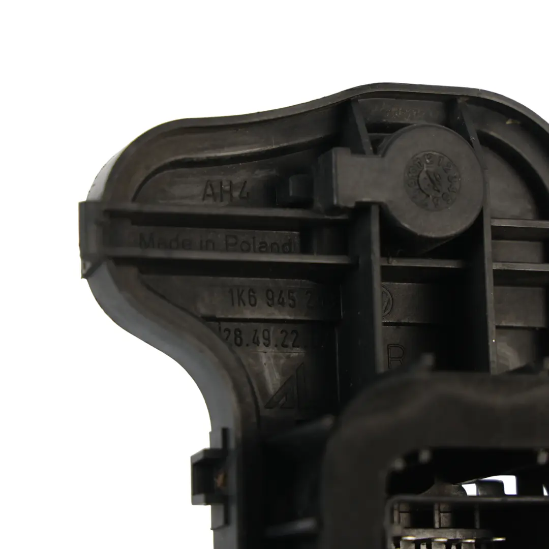 Volkswagen Golf MK5 Rücklicht Lampen Fassung Hinten Rechts - SKU 1K6945258 - Teilenummer 1K6945258