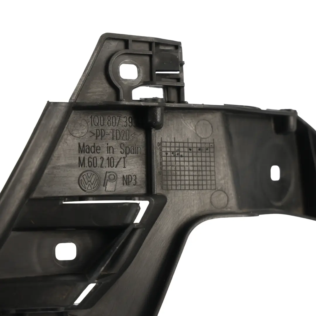 Soporte Montaje Paragolpes Trasero Izquierdo para Volkswagen Eos con número de pieza 1Q0807393 Volkswagen Eos Soporte Montaje Paragolpes Trasero Izquierdo - SKU 1Q0807393 - Número de pieza 1Q0807393