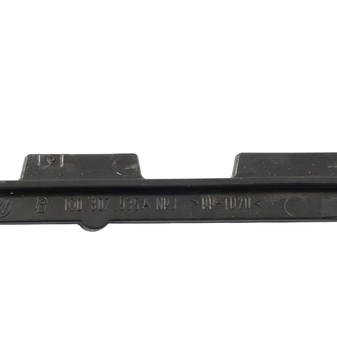 Ślizg Mocowanie Zderzaka Przód Lewo do Volkswagen EOS o numerze 1Q0807935A Volkswagen EOS Ślizg Mocowanie Zderzaka Przód Lewo - SKU 1Q0807935A - Numer Części 1Q0807935A