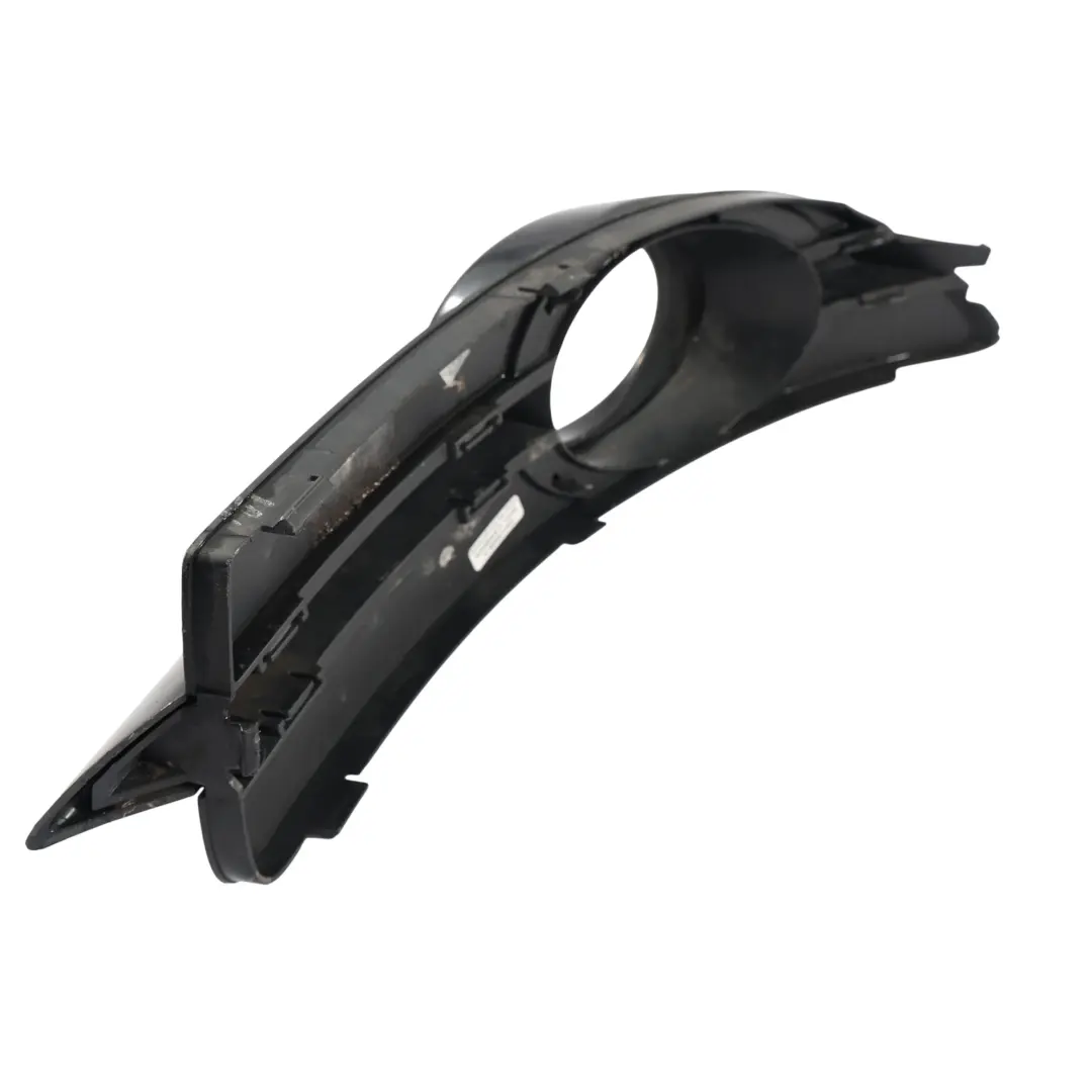 Trim Fendinebbia Anteriore Destro Nero per Volkswagen Eos con numero di parte 1Q0853666B Volkswagen Eos Trim Fendinebbia Anteriore Destro Nero - SKU 1Q0853666B - Numero di parte 1Q0853666B