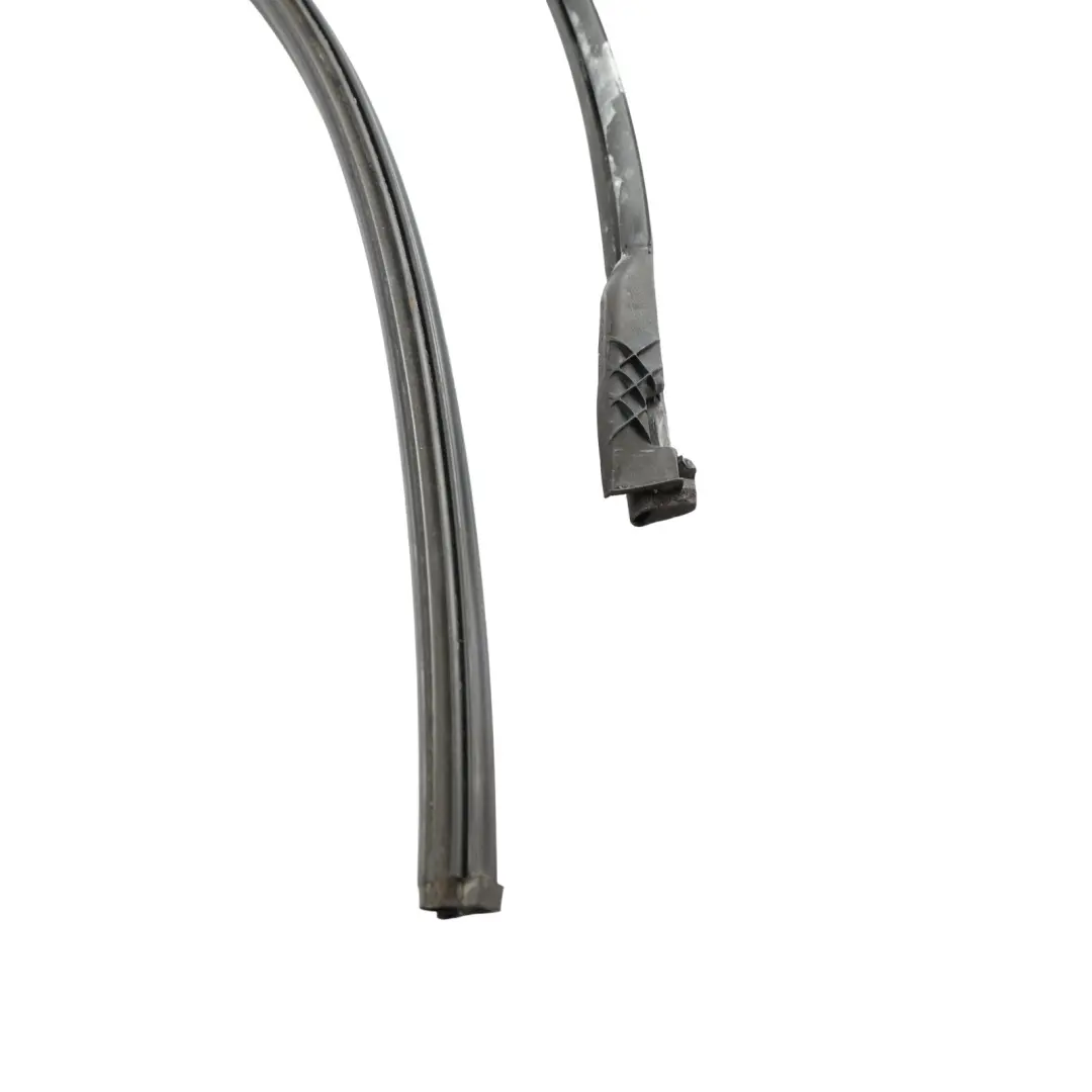 1F Roof Rail Seal Gasket Rubber Right O/S to VW Volkswagen Eos with Part number 1Q0871358 VW Volkswagen Eos 1F Roof Rail Seal Gasket Rubber Right O/S - SKU 1Q0871358 - Part number 1Q0871358