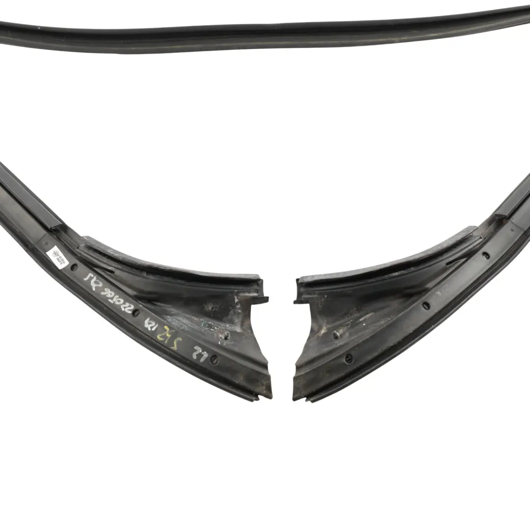 1F Front Windscreen Window Seal Gasket Rubber to VW Volkswagen Eos with Part number 1Q0871409L VW Volkswagen Eos 1F Front Windscreen Window Seal Gasket Rubber - SKU 1Q0871409L - Part number 1Q0871409L