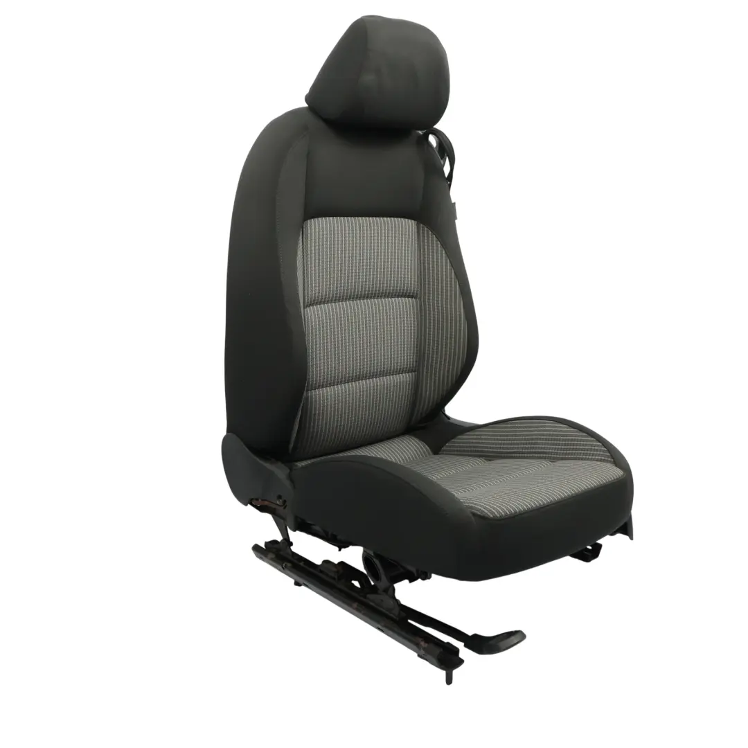 1F Fotel Przedni Lewy Przód Materiałowy Czarny do Volkswagen Eos o numerze 1Q0881805CD Volkswagen Eos 1F Fotel Przedni Lewy Przód Materiałowy Czarny - SKU 1Q0881805CD-1 - Numer Części 1Q0881805CD