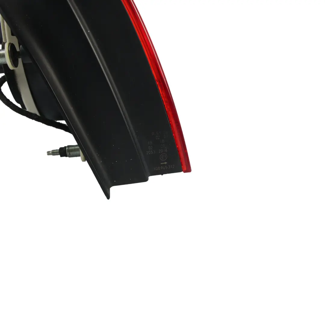 1F Feu Arrière Extérieur Droit pour Volkswagen Eos à propos du numéro de pièce 1Q0945096K Volkswagen Eos 1F Feu Arrière Extérieur Droit - SKU 1Q0945096K - Numéro de pièce 1Q0945096K