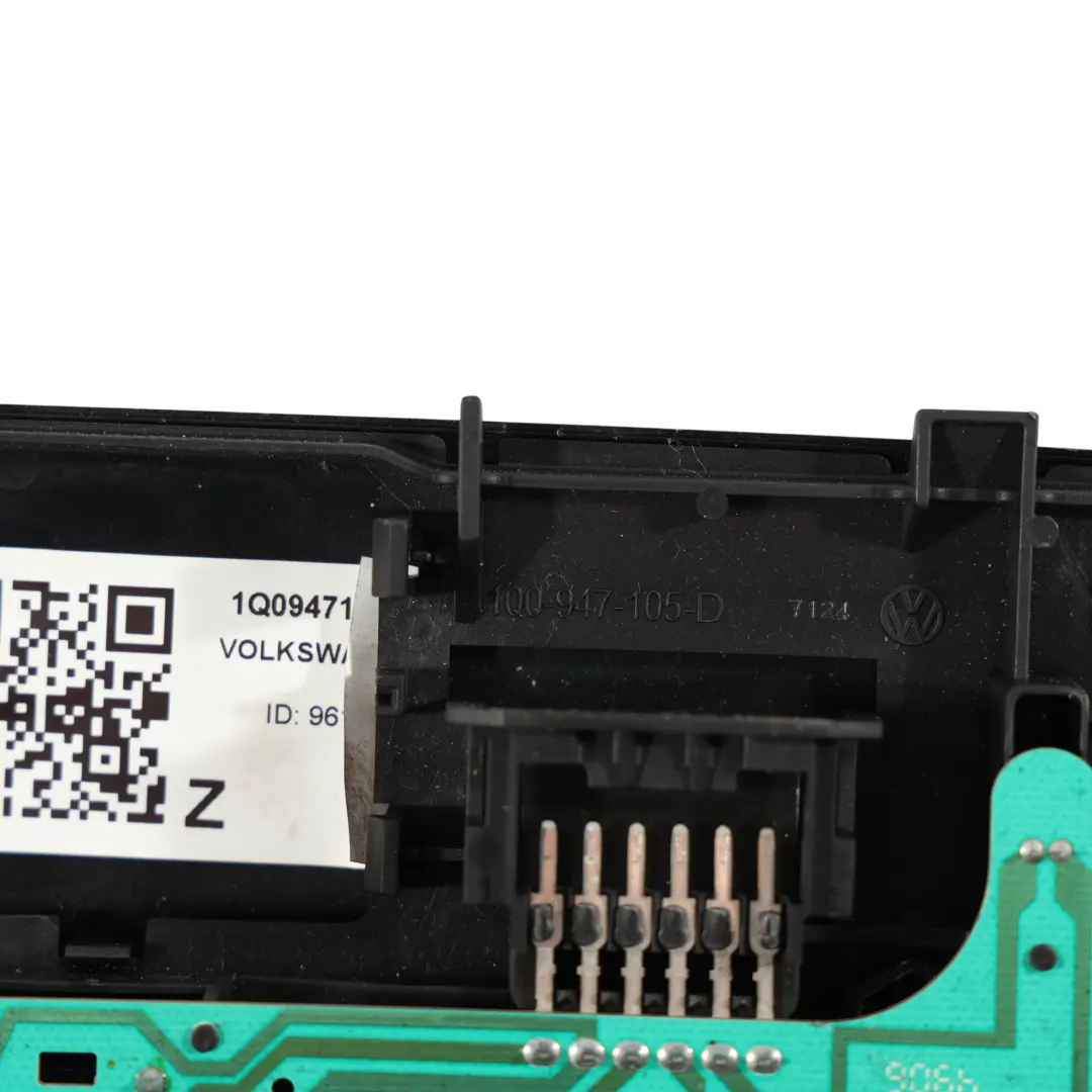 1F Golf Cabriolet 51 5K Lampa Sufitowa Wewnętrzna do Volkswagen Eos o numerze 1Q0947105D Volkswagen Eos 1F Golf Cabriolet 51 5K Lampa Sufitowa Wewnętrzna - SKU 1Q0947105D - Numer Części 1Q0947105D