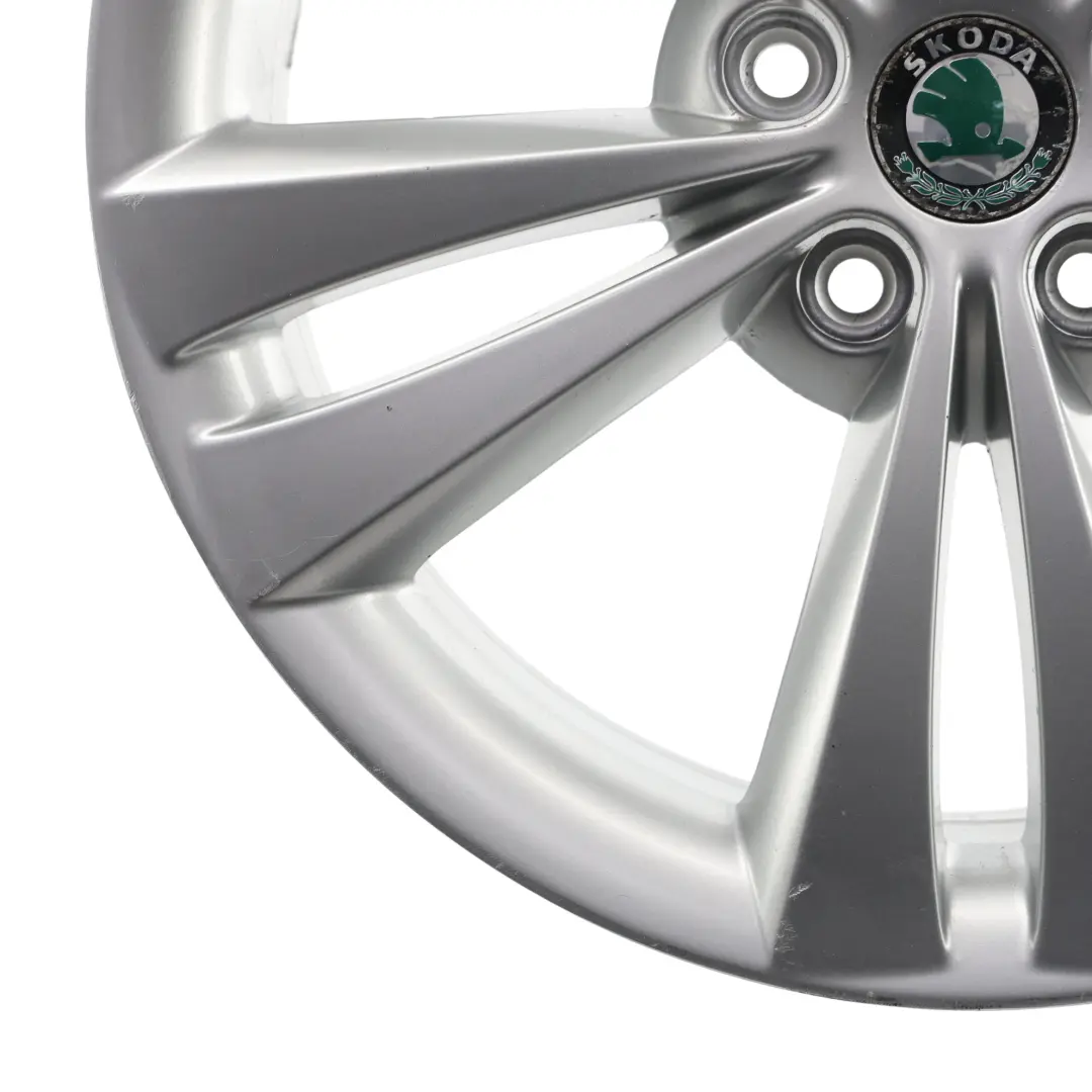 Mk2 Argento Cerchio In Lega 18" 7.5J ET:51 per Skoda Octavia RS con numero di parte 1Z0601025AD Skoda Octavia RS Mk2 Argento Cerchio In Lega 18" 7.5J ET:51 - SKU 1Z0601025AD-1 - Numero di parte 1Z0601025AD