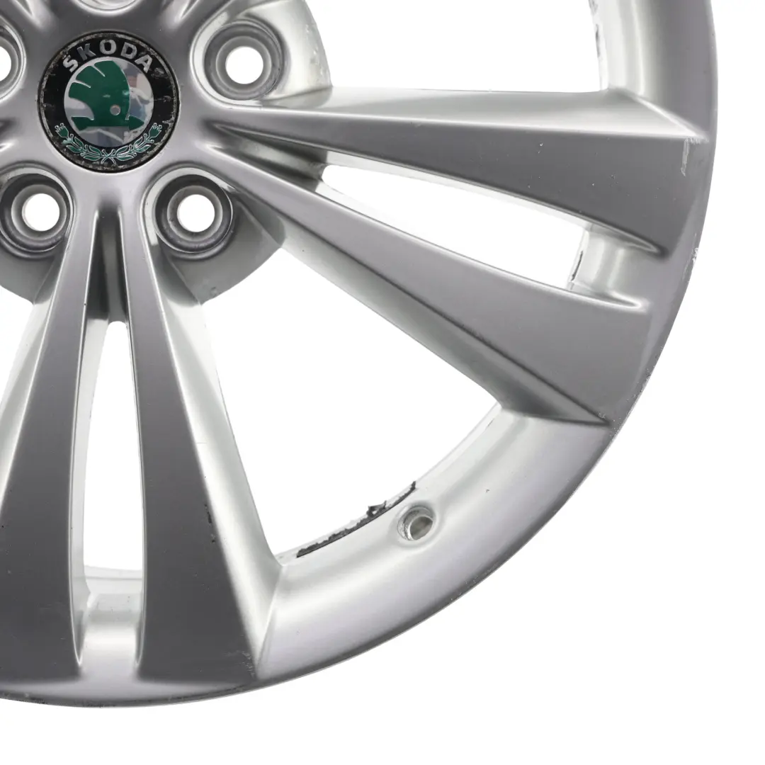 Mk2 Argento Cerchio In Lega 18" 7.5J ET:51 per Skoda Octavia RS con numero di parte 1Z0601025AD Skoda Octavia RS Mk2 Argento Cerchio In Lega 18" 7.5J ET:51 - SKU 1Z0601025AD-1 - Numero di parte 1Z0601025AD