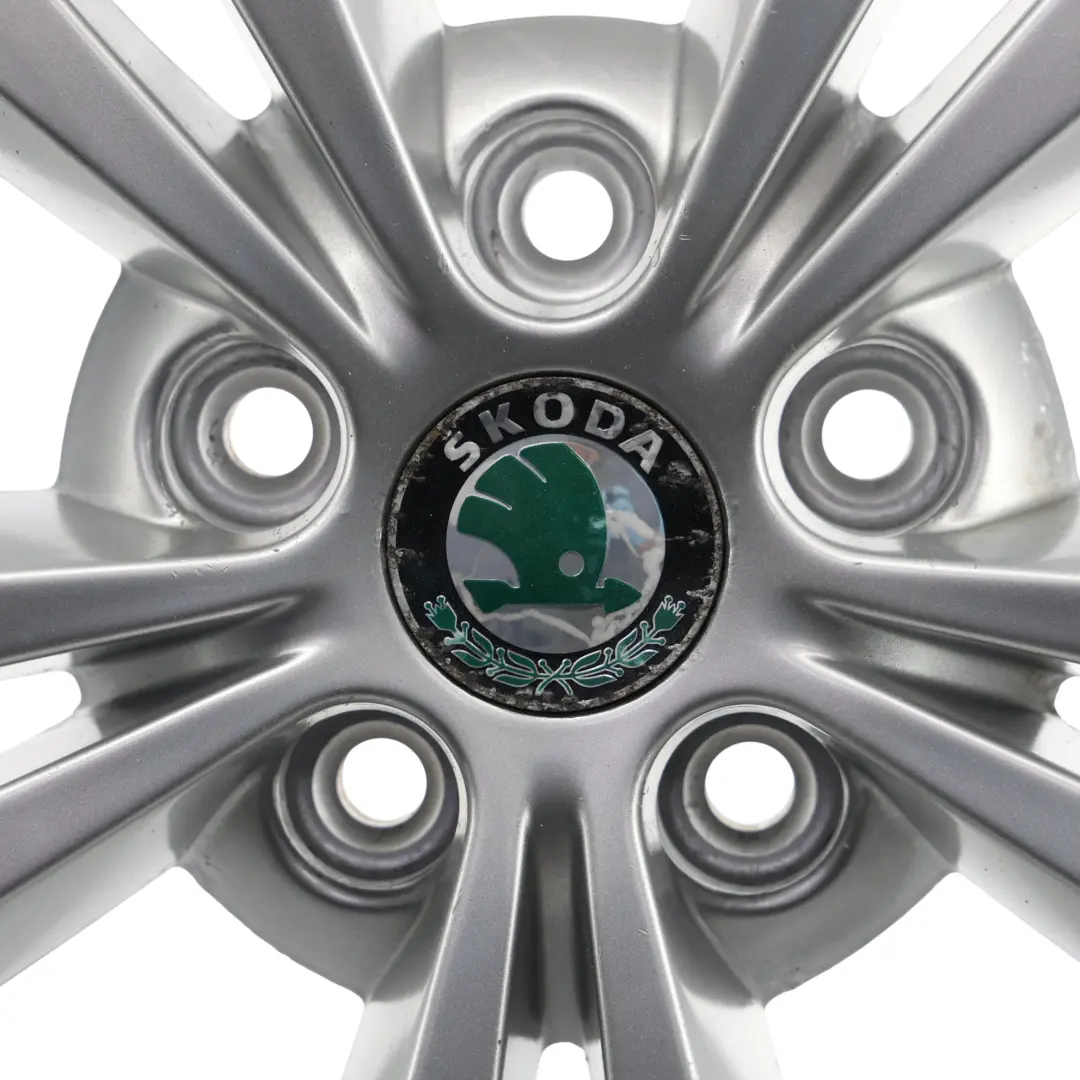 Mk2 Srebrna Felga Aluminiowa 18" 7.5J ET:51 do Skoda Octavia RS o numerze 1Z0601025AD Skoda Octavia RS Mk2 Srebrna Felga Aluminiowa 18" 7.5J ET:51 - SKU 1Z0601025AD-1 - Numer Części 1Z0601025AD