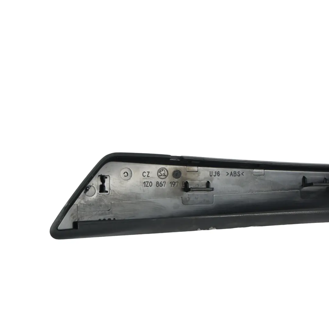 MK2 Tirador Interior Puerta Delantero Izquierdo Negro para Skoda Octavia con número de pieza 1Z0867197B Skoda Octavia MK2 Tirador Interior Puerta Delantero Izquierdo Negro - SKU 1Z0867197B - Número de pieza 1Z0867197B