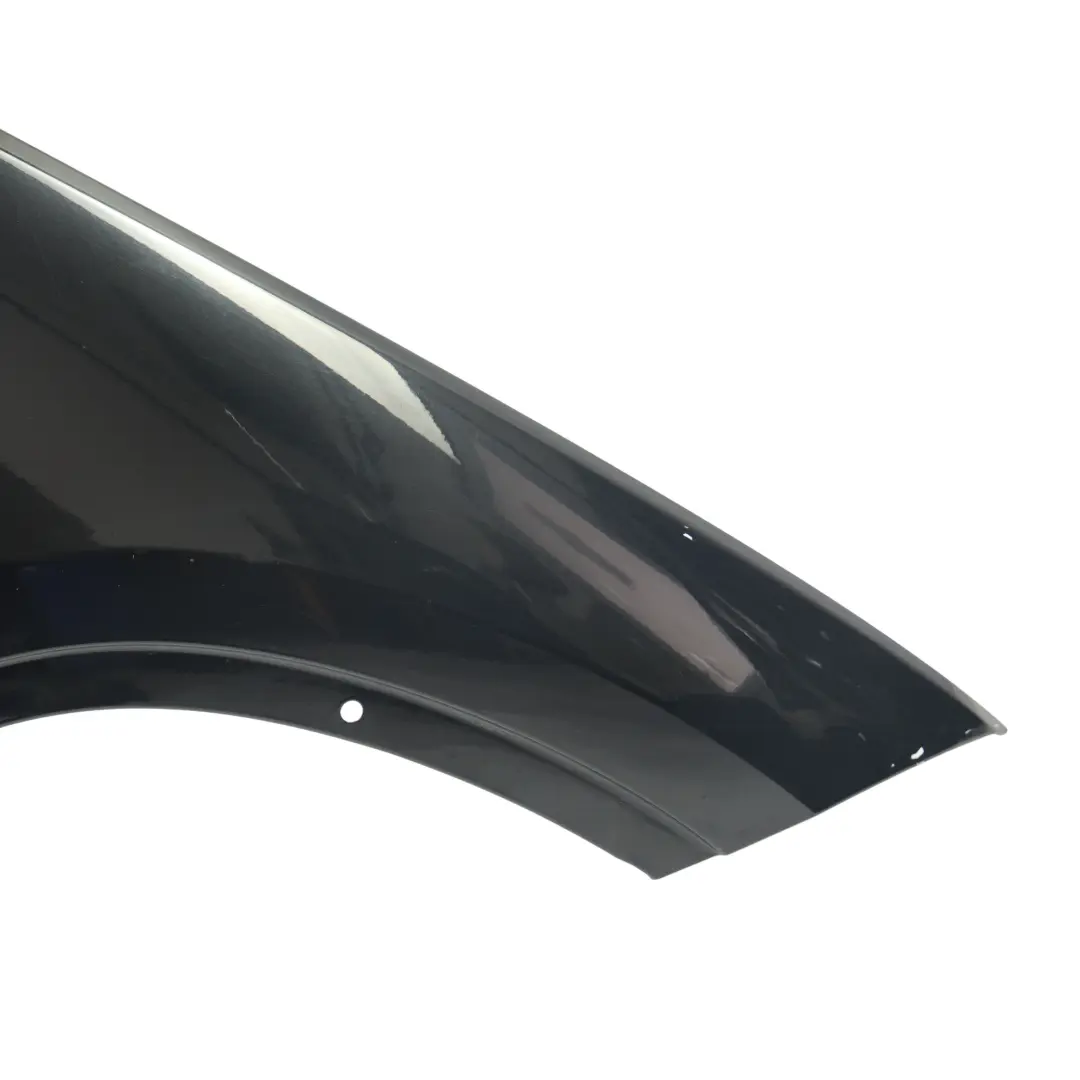 Panel de Ala Delantero Derecho Black Sapphire Metallic - 475 para BMW X1 E84 con número de pieza 2993156 BMW X1 E84 Panel de Ala Delantero Derecho Black Sapphire Metallic - 475 - SKU 2993156-BS1 - Número de pieza 2993156