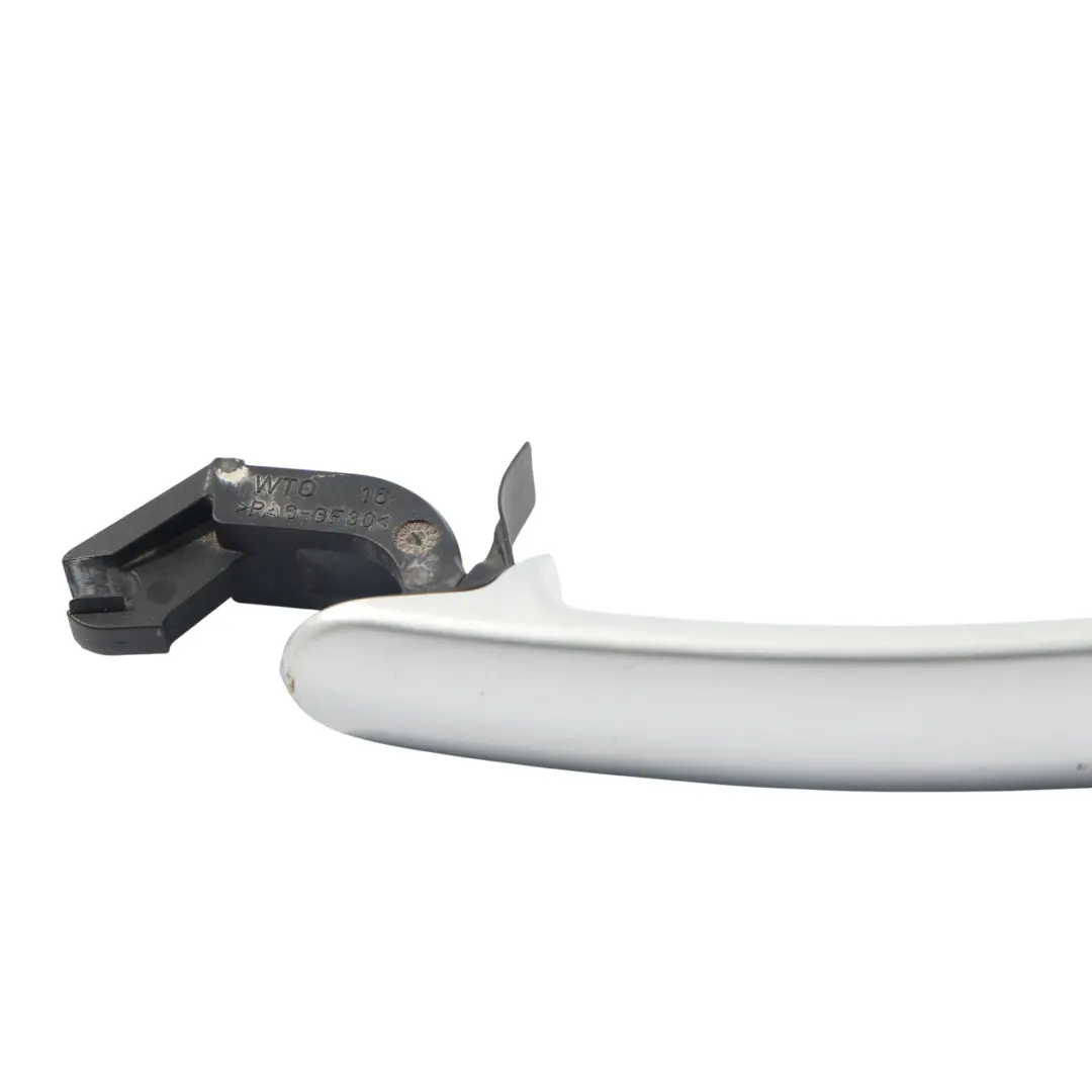 Mk6 Tylna Lewa Klamka Drzwi Srebrny Reflex A7W do Volkswagen Golf o numerze 3B0837205G Volkswagen Golf Mk6 Tylna Lewa Klamka Drzwi Srebrny Reflex A7W - SKU 3B0837205G-RES - Numer Części 3B0837205G