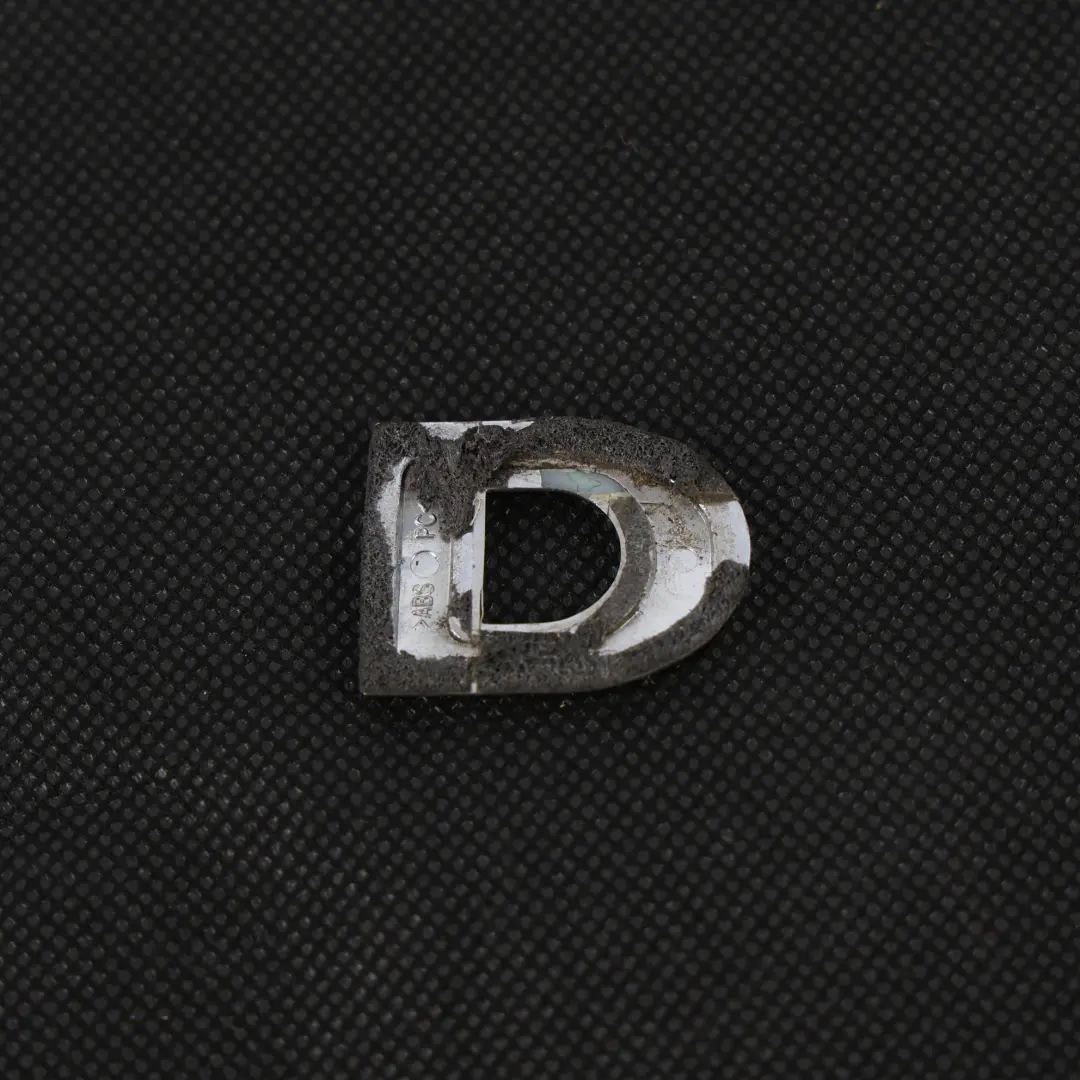 Emblema Badge TDI Bagagliaio Scritta per Volkswagen Transporter T5 con numero di parte 3B0853675AC Volkswagen Transporter T5 Emblema Badge TDI Bagagliaio Scritta - SKU 3B0853675AC - Numero di parte 3B0853675AC