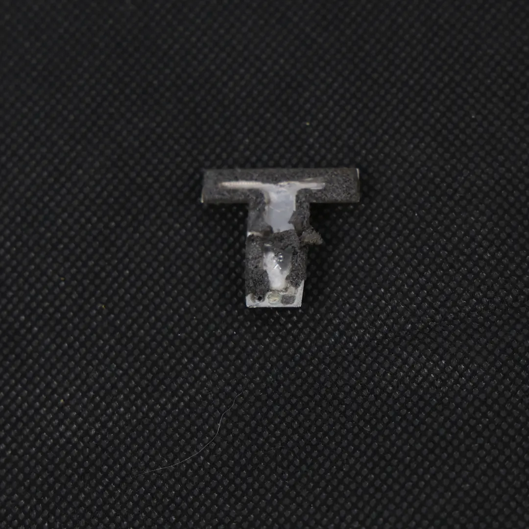 Emblema Badge TDI Bagagliaio Scritta per Volkswagen Transporter T5 con numero di parte 3B0853675AC Volkswagen Transporter T5 Emblema Badge TDI Bagagliaio Scritta - SKU 3B0853675AC - Numero di parte 3B0853675AC