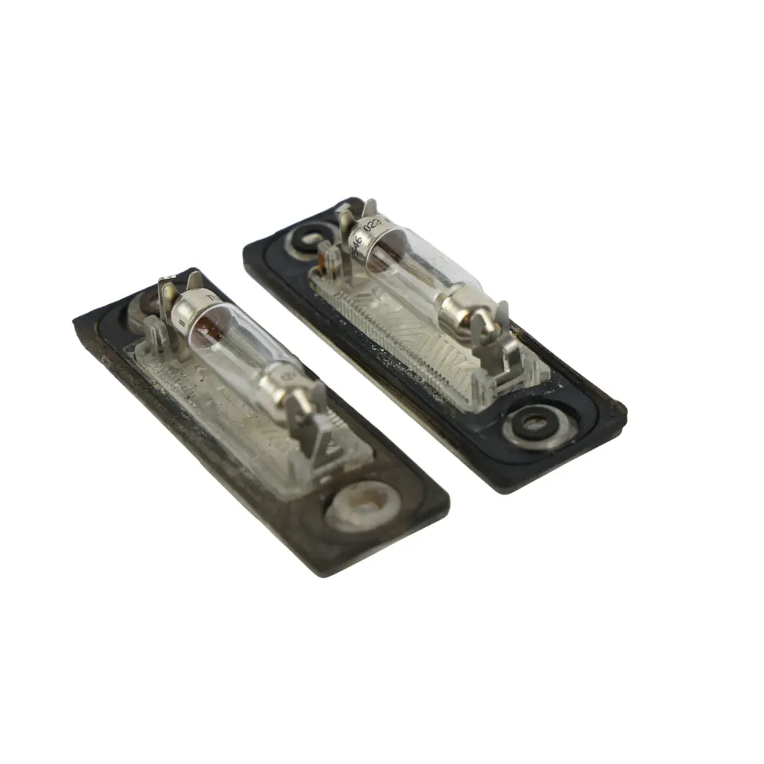 Luces Matrícula Traseras para Volkswagen Passat B6 Transporter T5 con número de pieza 3B5943021E Volkswagen Passat B6 Transporter T5 Luces Matrícula Traseras - SKU 3B5943021E - Número de pieza 3B5943021E