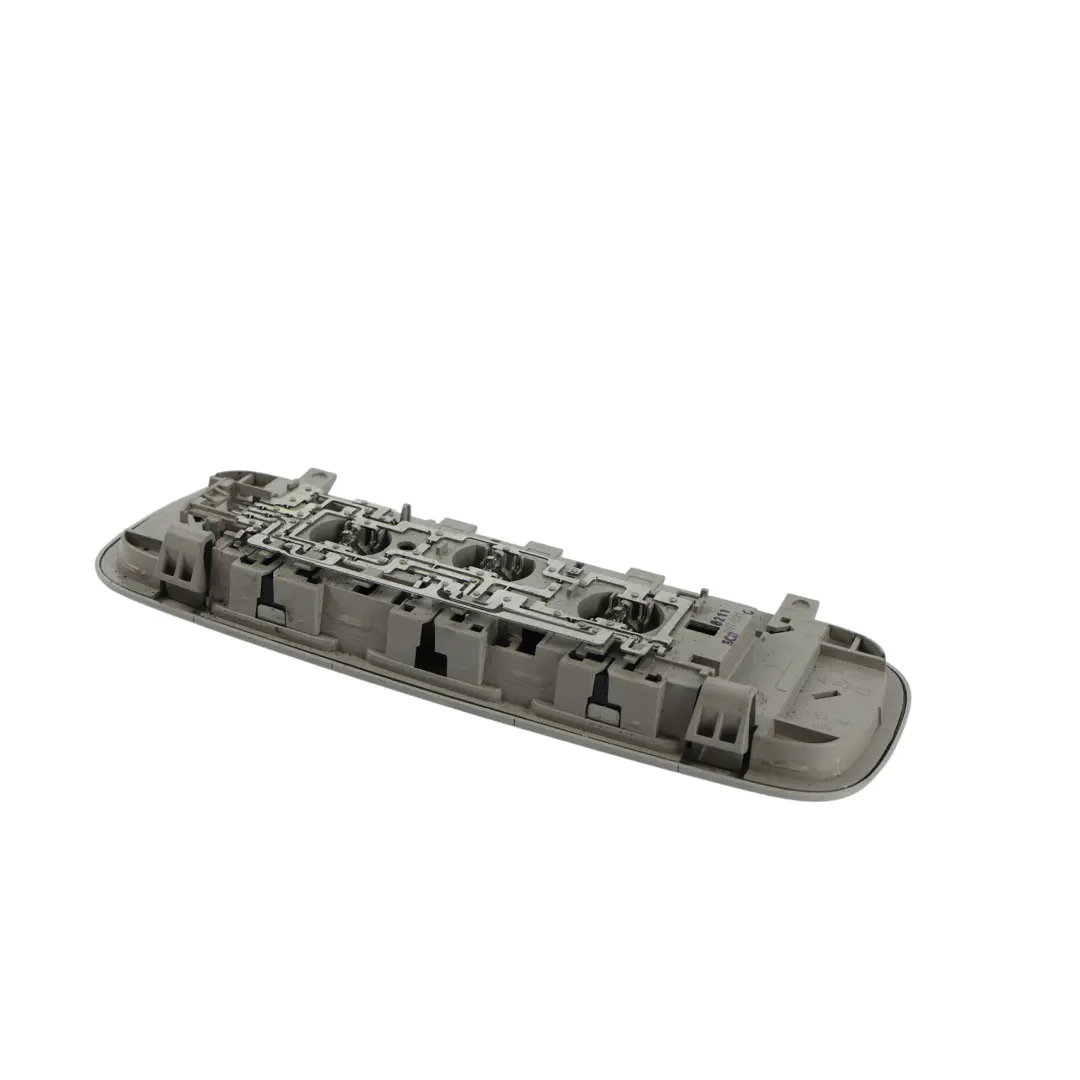 Mk5 Lampka Oświetlenia Kabiny Tylna Szara do Volkswagen Golf o numerze 3C0947291C Volkswagen Golf Mk5 Lampka Oświetlenia Kabiny Tylna Szara - SKU 3C0947291C-1 - Numer Części 3C0947291C