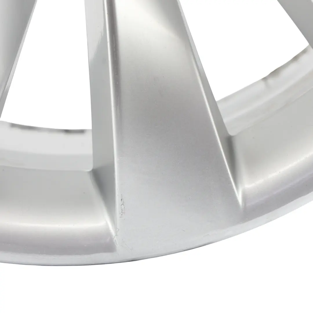 Mk3 Srebrna Felga Aluminiowa 18" 8J ET:41 do Volkswagen Scirocco o numerze 3C8601025D Volkswagen Scirocco Mk3 Srebrna Felga Aluminiowa 18" 8J ET:41 - SKU 3C8601025D-11 - Numer Części 3C8601025D