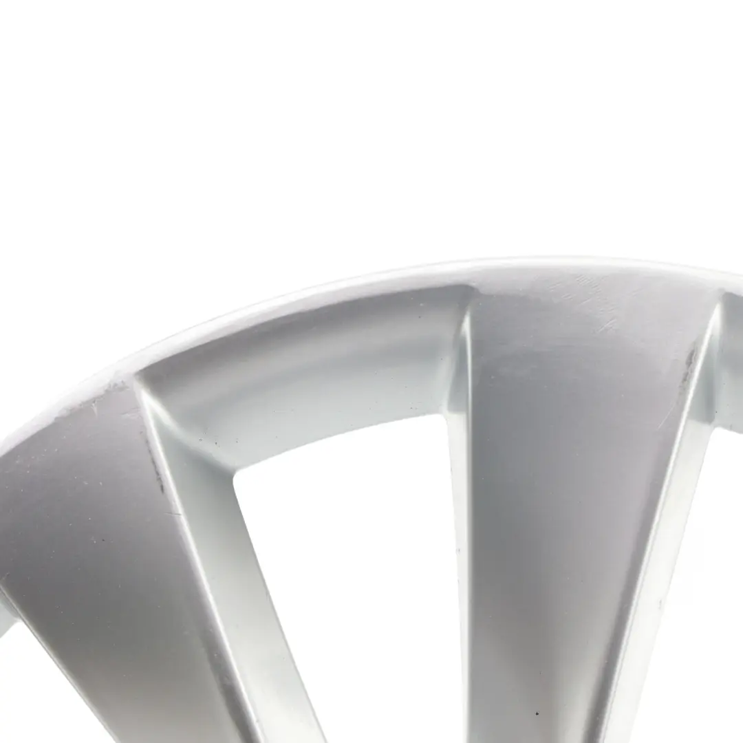 Mk3 Silberne Leichtmetallfelge 18" 8J ET:41 für Volkswagen Scirocco mit Teilenummer 3C8601025D Volkswagen Scirocco Mk3 Silberne Leichtmetallfelge 18" 8J ET:41 - SKU 3C8601025D-4 - Teilenummer 3C8601025D