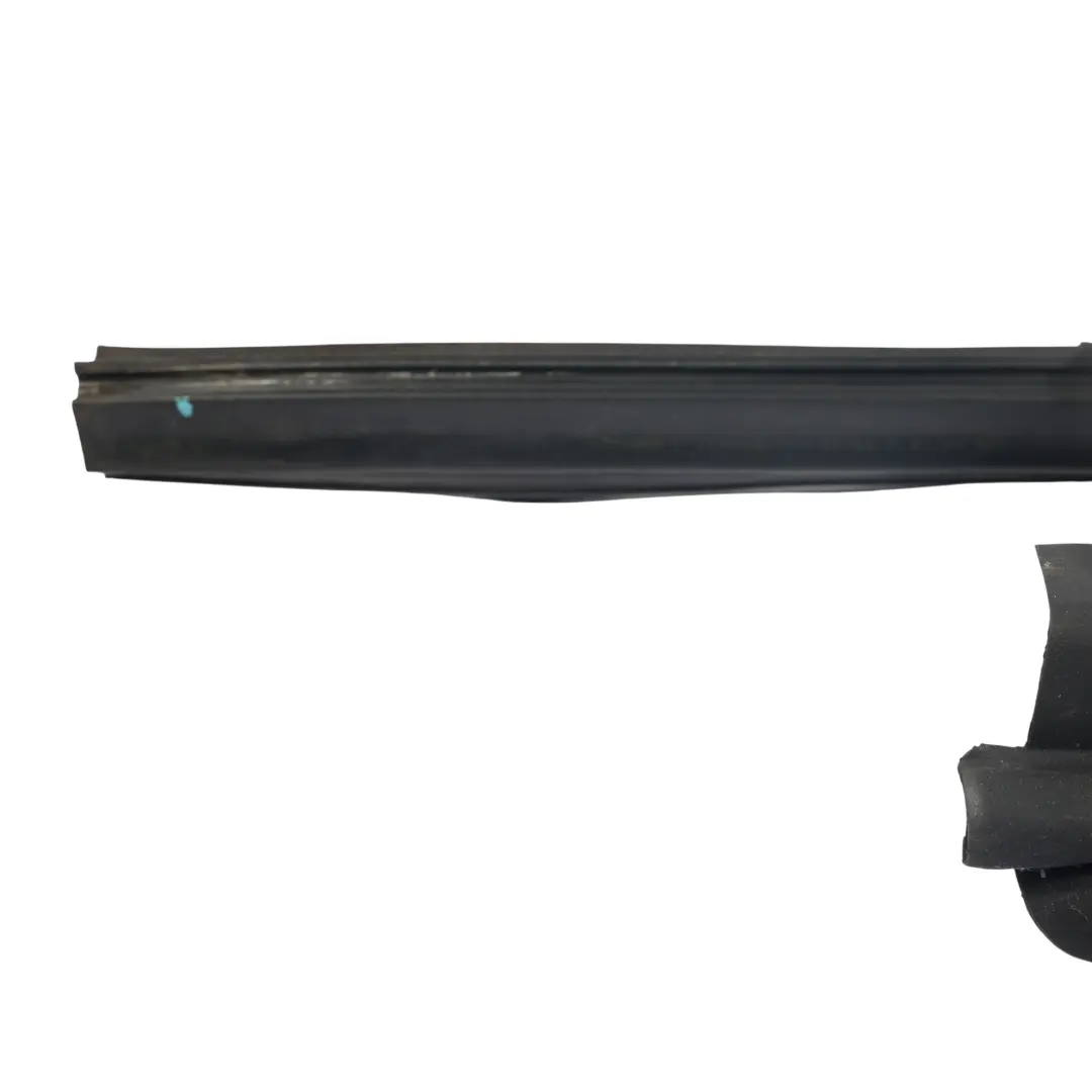 Guarnizione Porta Gomma Anteriore Sinistra 3C8857505 per Volkswagen Passat CC con numero di parte 3C8857505C Volkswagen Passat CC Guarnizione Porta Gomma Anteriore Sinistra 3C8857505 - SKU 3C8857505C - Numero di parte 3C8857505C