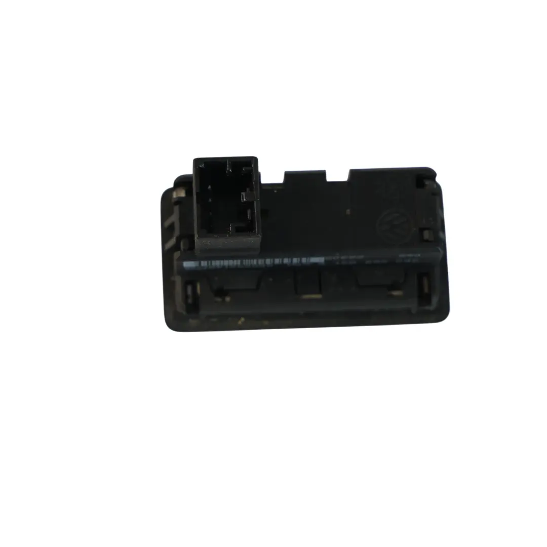 Panel Interruptores Apertura Tapa Maletero para Audi Q5 8R con número de pieza 3D0959831D Audi Q5 8R Panel Interruptores Apertura Tapa Maletero - SKU 3D0959831D - Número de pieza 3D0959831D