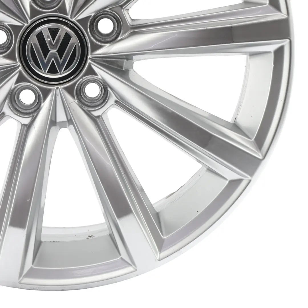 Felga Aluminiowa Srebrna 17" 7.0J ET:40 do Volkswagen Passat B8 o numerze 3G0601025D Volkswagen Passat B8 Felga Aluminiowa Srebrna 17" 7.0J ET:40 - SKU 3G0601025D-2 - Numer Części 3G0601025D