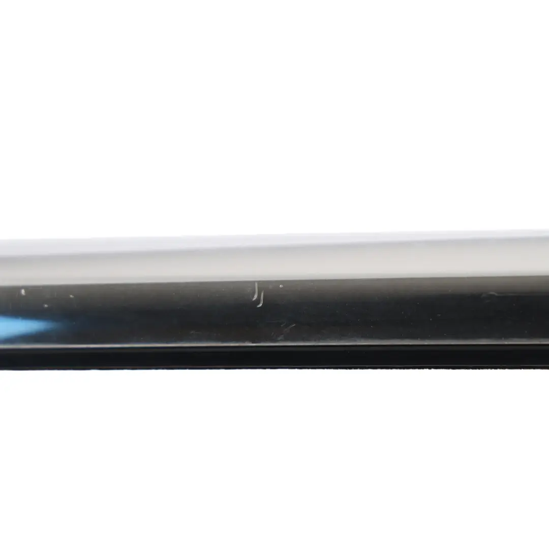 Modanatura Vetro Porta Anteriore Sinistra per Volkswagen Passat B8 con numero di parte 3G0837475D Volkswagen Passat B8 Modanatura Vetro Porta Anteriore Sinistra - SKU 3G0837475D - Numero di parte 3G0837475D