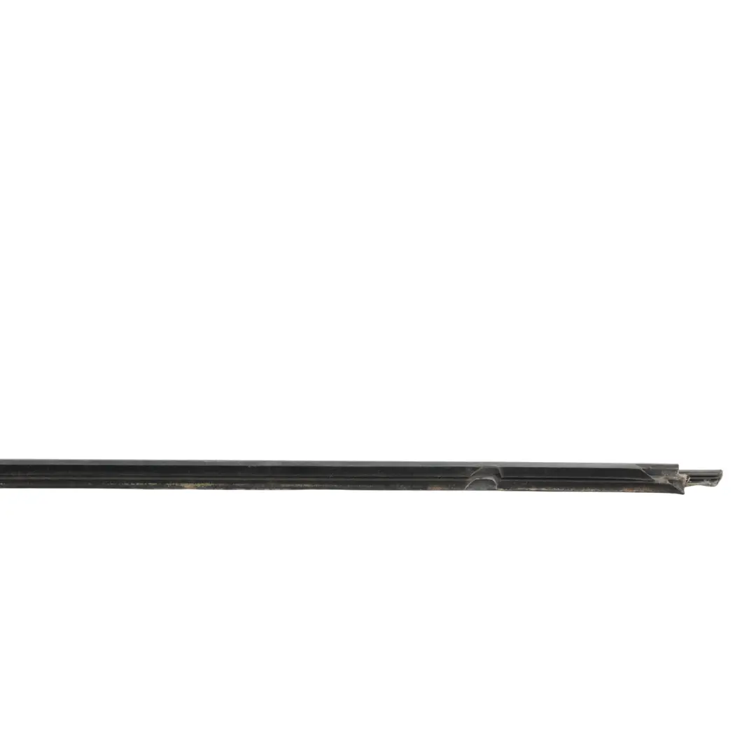 Baguette Vitre Porte Avant Droite pour Volkswagen Passat B8 à propos du numéro de pièce 3G0837476D Volkswagen Passat B8 Baguette Vitre Porte Avant Droite - SKU 3G0837476D - Numéro de pièce 3G0837476D