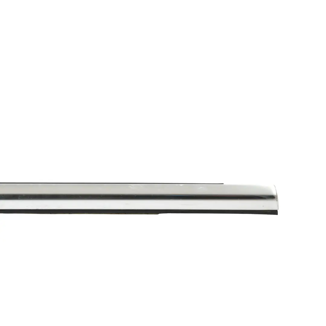 Moldura Tira Ventana Puerta Delantera Derecha para Volkswagen Passat B8 con número de pieza 3G0837476D Volkswagen Passat B8 Moldura Tira Ventana Puerta Delantera Derecha - SKU 3G0837476D - Número de pieza 3G0837476D