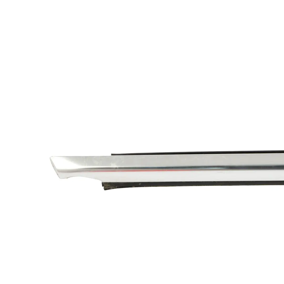 Moldura Tira Ventana Puerta Delantera Derecha para Volkswagen Passat B8 con número de pieza 3G0837476D Volkswagen Passat B8 Moldura Tira Ventana Puerta Delantera Derecha - SKU 3G0837476D - Número de pieza 3G0837476D