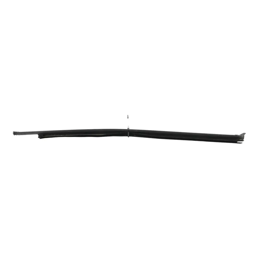Modanatura Vetro Porta Anteriore Sinistra per Volkswagen Passat B8 con numero di parte 3G0837479 Volkswagen Passat B8 Modanatura Vetro Porta Anteriore Sinistra - SKU 3G0837479 - Numero di parte 3G0837479