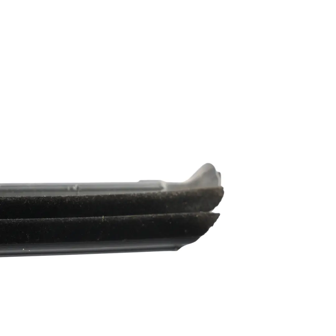 Modanatura Vetro Porta Anteriore Sinistra per Volkswagen Passat B8 con numero di parte 3G0837479 Volkswagen Passat B8 Modanatura Vetro Porta Anteriore Sinistra - SKU 3G0837479 - Numero di parte 3G0837479