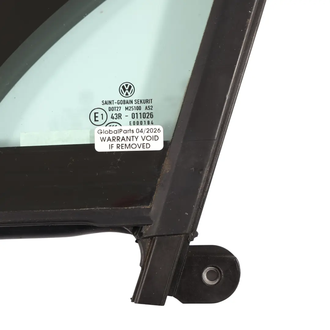 Vitre Triangle Porte Avant Gauche AS2 pour Volkswagen Passat B8 à propos du numéro de pièce 3G0845113F Volkswagen Passat B8 Vitre Triangle Porte Avant Gauche AS2 - SKU 3G0845113F - Numéro de pièce 3G0845113F