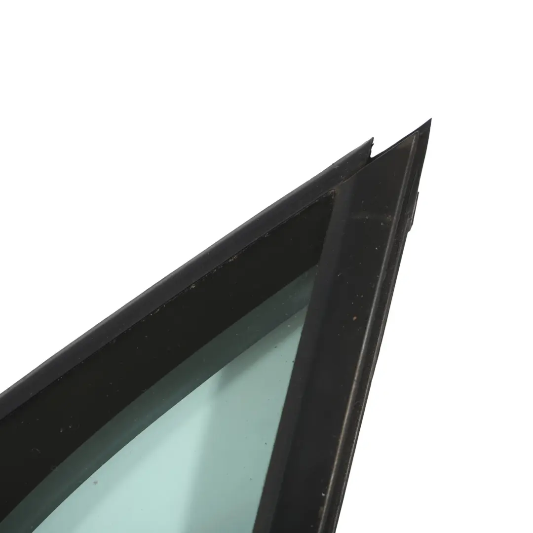 Vitre Triangle Porte Avant Gauche AS2 pour Volkswagen Passat B8 à propos du numéro de pièce 3G0845113F Volkswagen Passat B8 Vitre Triangle Porte Avant Gauche AS2 - SKU 3G0845113F - Numéro de pièce 3G0845113F