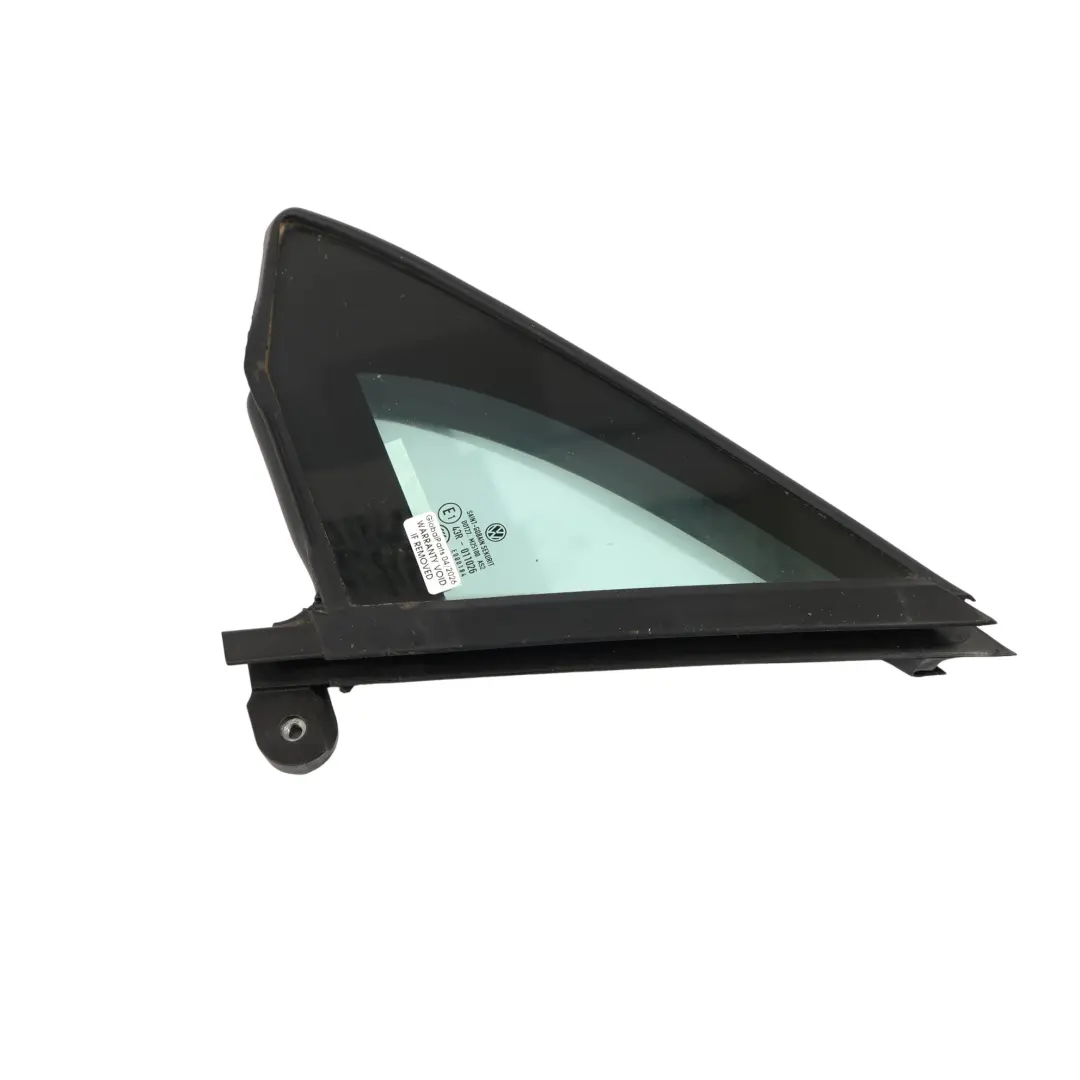 Vetro Finestrino Triangolare Anteriore Sinistro per Volkswagen Passat B8 con numero di parte 3G0845113F Volkswagen Passat B8 Vetro Finestrino Triangolare Anteriore Sinistro - SKU 3G0845113F - Numero di parte 3G0845113F
