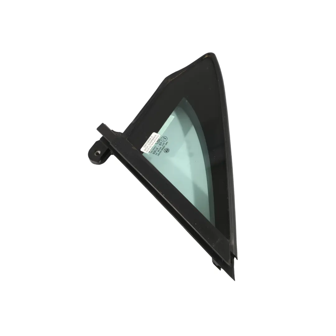 Vitre Triangle Porte Avant Gauche AS2 pour Volkswagen Passat B8 à propos du numéro de pièce 3G0845113F Volkswagen Passat B8 Vitre Triangle Porte Avant Gauche AS2 - SKU 3G0845113F - Numéro de pièce 3G0845113F