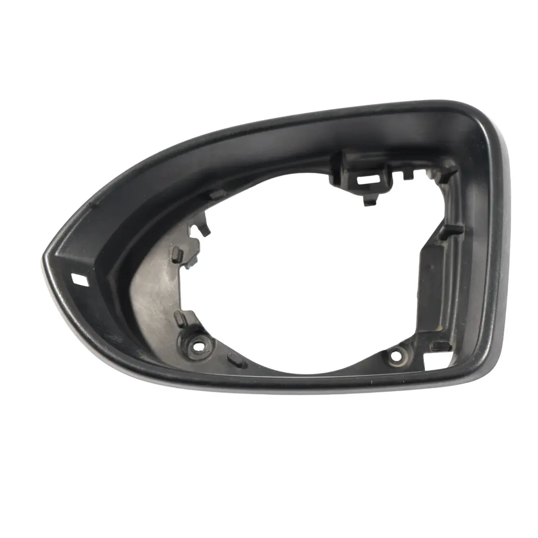 Ramka Obudowa Lusterka Lewa do Volkswagen Passat B8 o numerze 3G0857601 Volkswagen Passat B8 Ramka Obudowa Lusterka Lewa - SKU 3G0857601 - Numer Części 3G0857601