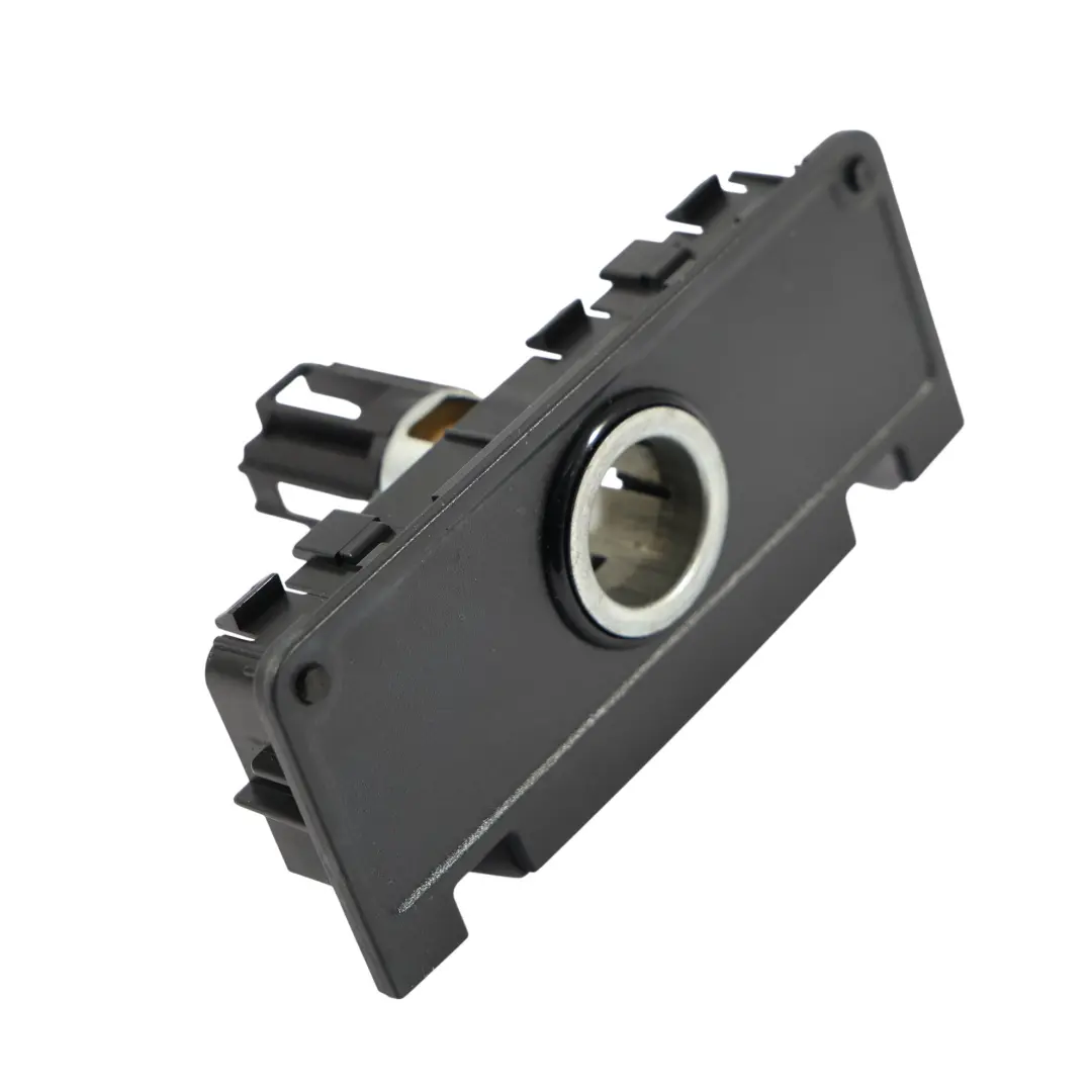 Mittelkonsole 12V Steckdose Hinten für Volkswagen Passat B8 mit Teilenummer 3G0863916 Volkswagen Passat B8 Mittelkonsole 12V Steckdose Hinten - SKU 3G0863916 - Teilenummer 3G0863916