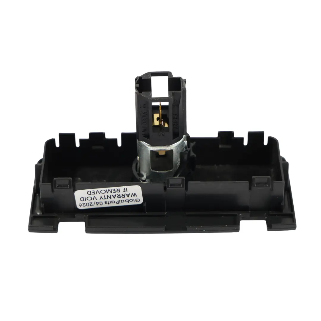 Prise 12V Console Centrale Arrière pour Volkswagen Passat B8 à propos du numéro de pièce 3G0863916 Volkswagen Passat B8 Prise 12V Console Centrale Arrière - SKU 3G0863916 - Numéro de pièce 3G0863916