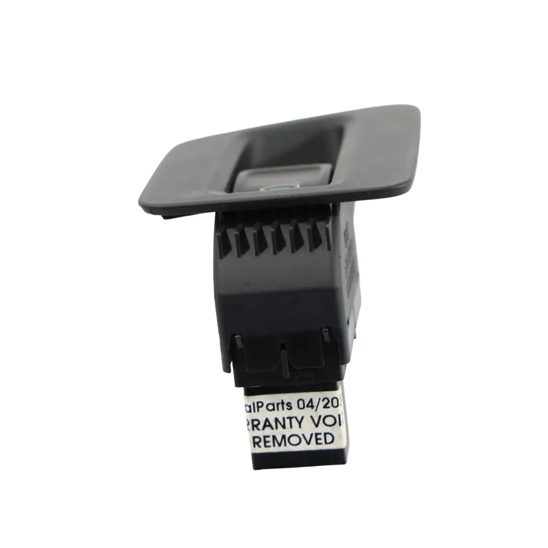 Pulsante Apertura Portellone per Volkswagen Passat B8 con numero di parte 3G0959831 Volkswagen Passat B8 Pulsante Apertura Portellone - SKU 3G0959831 - Numero di parte 3G0959831