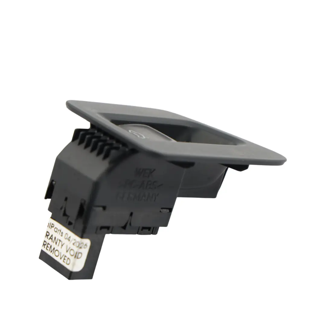 Release Button Switch Panel to Volkswagen Passat B8 Tailgate with Part number 3G0959831 Volkswagen Passat B8 Tailgate Release Button Switch Panel - SKU 3G0959831 - Part number 3G0959831
