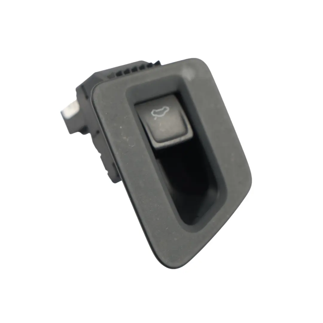 Release Button Switch Panel to Volkswagen Passat B8 Tailgate with Part number 3G0959831 Volkswagen Passat B8 Tailgate Release Button Switch Panel - SKU 3G0959831 - Part number 3G0959831