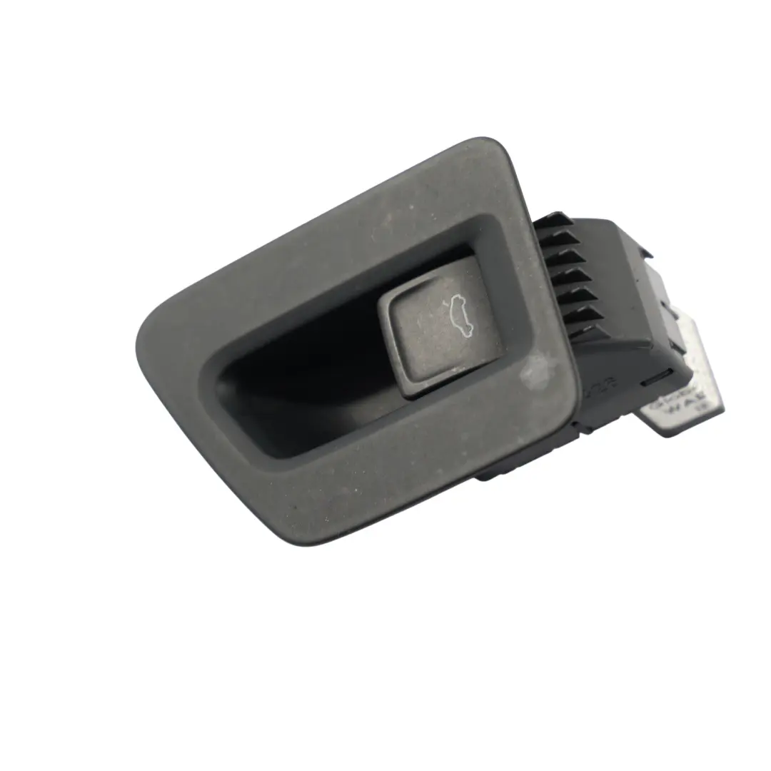 Release Button Switch Panel to Volkswagen Passat B8 Tailgate with Part number 3G0959831 Volkswagen Passat B8 Tailgate Release Button Switch Panel - SKU 3G0959831 - Part number 3G0959831