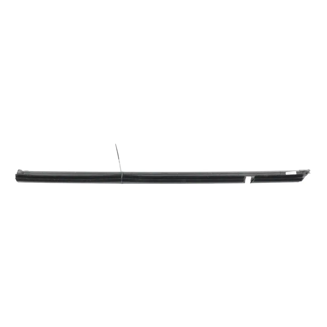 Junta Goma Ventana Puerta Interior Izquierda para Volkswagen Passat B8 con número de pieza 3G5839479 Volkswagen Passat B8 Junta Goma Ventana Puerta Interior Izquierda - SKU 3G5839479 - Número de pieza 3G5839479