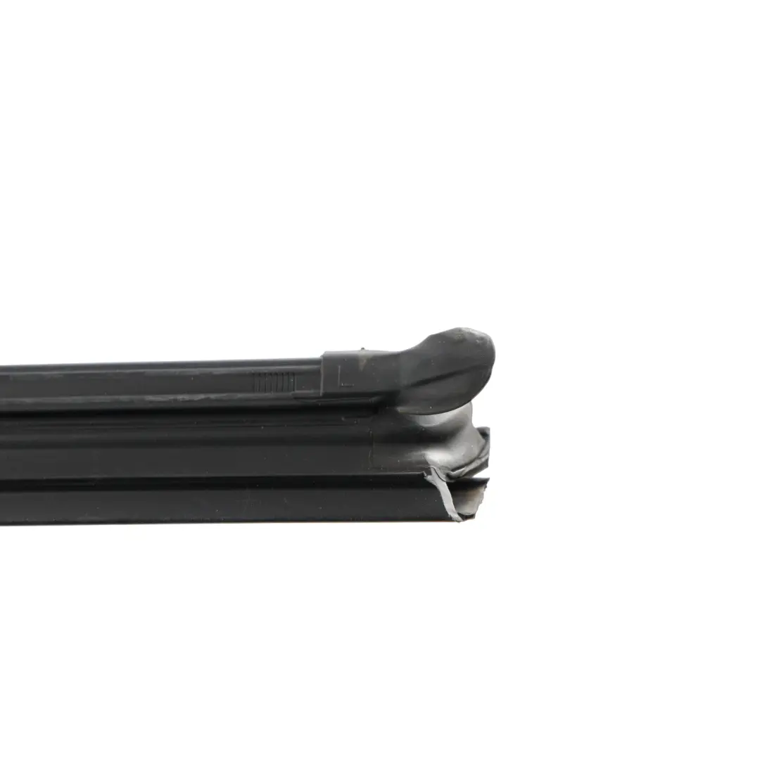 Türfenster Dichtung Gummi Innen Links für Volkswagen Passat B8 mit Teilenummer 3G5839479 Volkswagen Passat B8 Türfenster Dichtung Gummi Innen Links - SKU 3G5839479 - Teilenummer 3G5839479