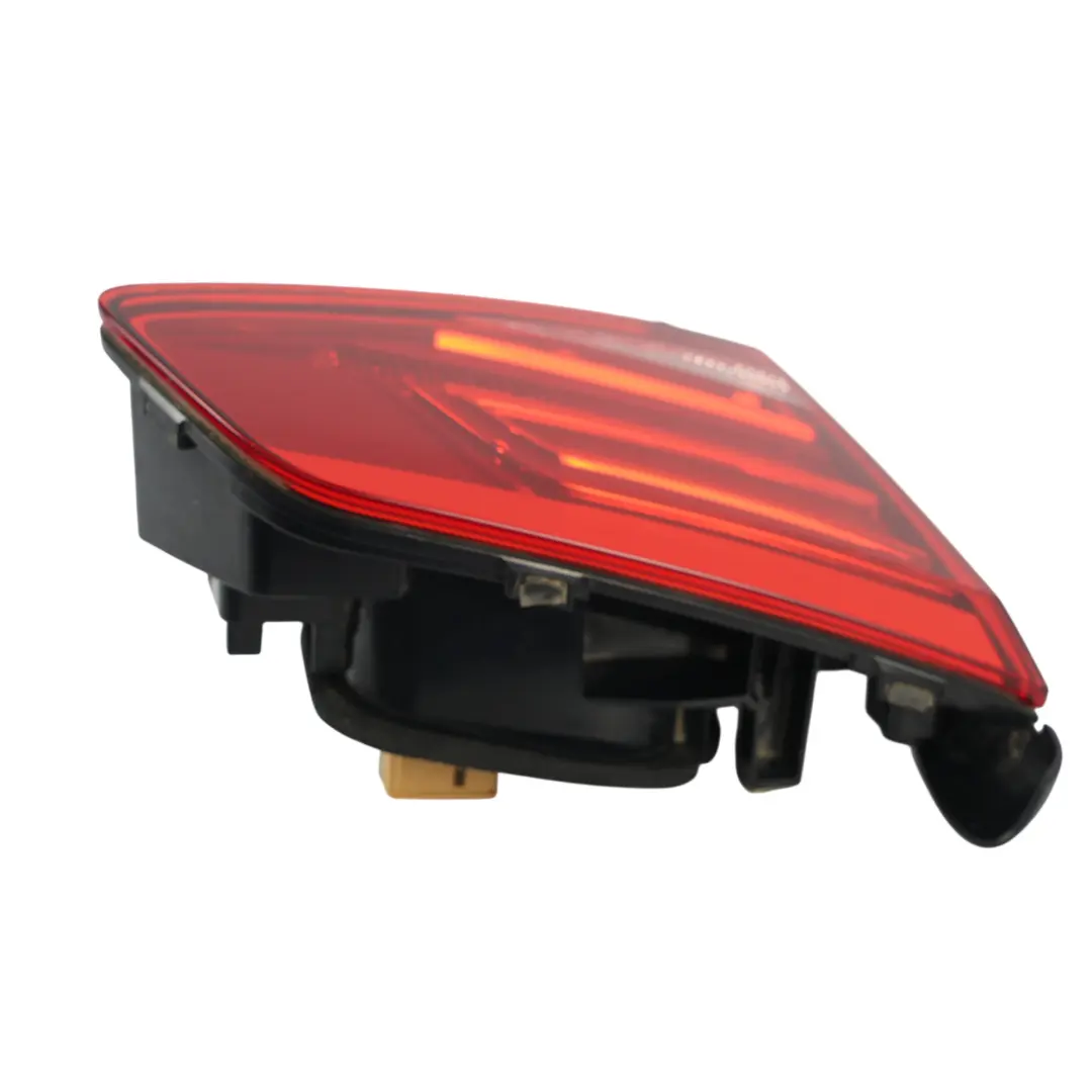 Heckleuchte Innen Links für Volkswagen Passat B8 Limousine mit Teilenummer 3G5945093C Volkswagen Passat B8 Limousine Heckleuchte Innen Links - SKU 3G5945093C - Teilenummer 3G5945093C