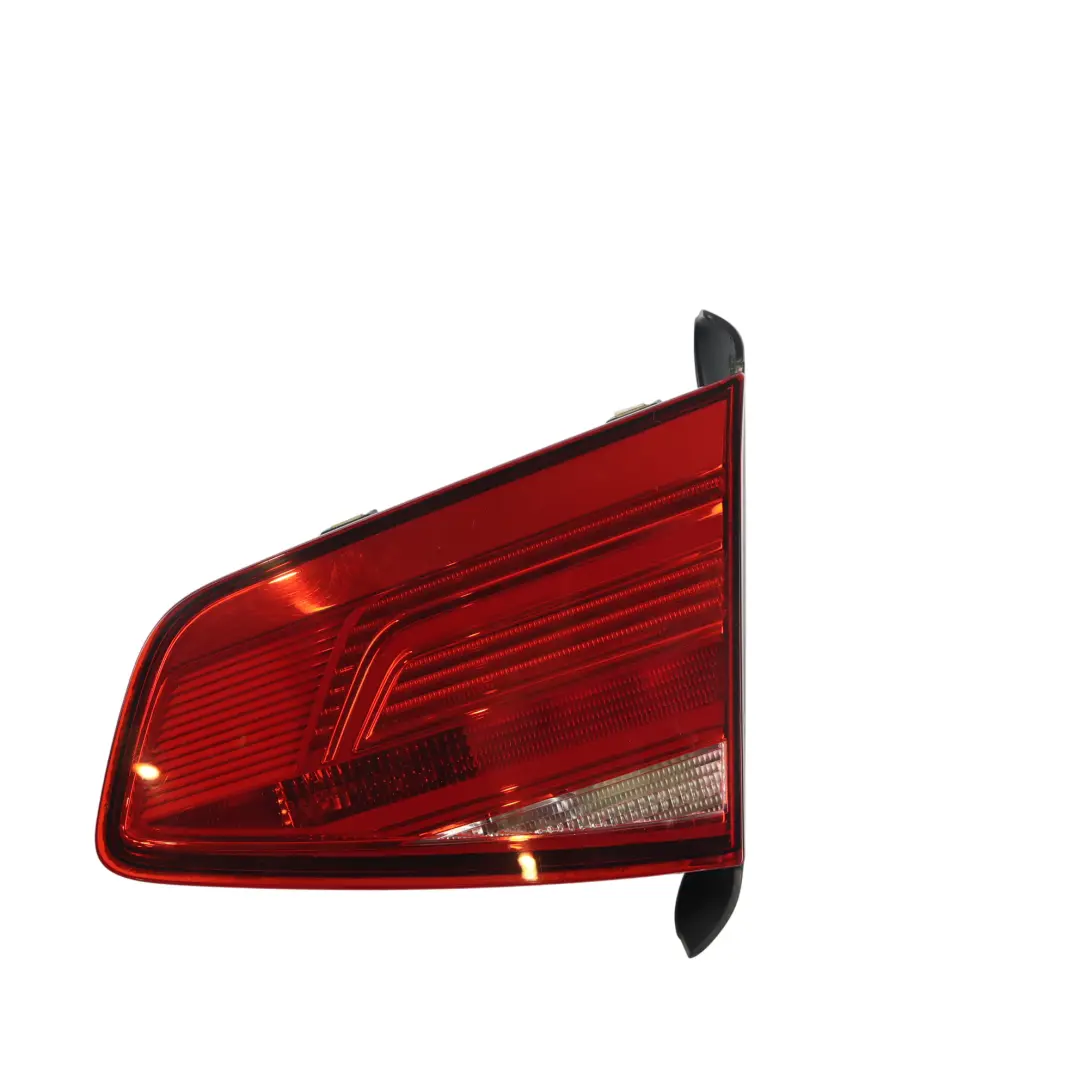 Heckleuchte Innen Rechts für Volkswagen Passat B8 Limousine mit Teilenummer 3G5945094B Volkswagen Passat B8 Limousine Heckleuchte Innen Rechts - SKU 3G5945094B - Teilenummer 3G5945094B