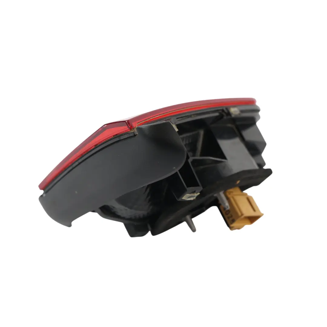 Lampa Klapy Bagażnika Tył Prawo do Volkswagen Passat B8 Sedan o numerze 3G5945094B Volkswagen Passat B8 Sedan Lampa Klapy Bagażnika Tył Prawo - SKU 3G5945094B - Numer Części 3G5945094B