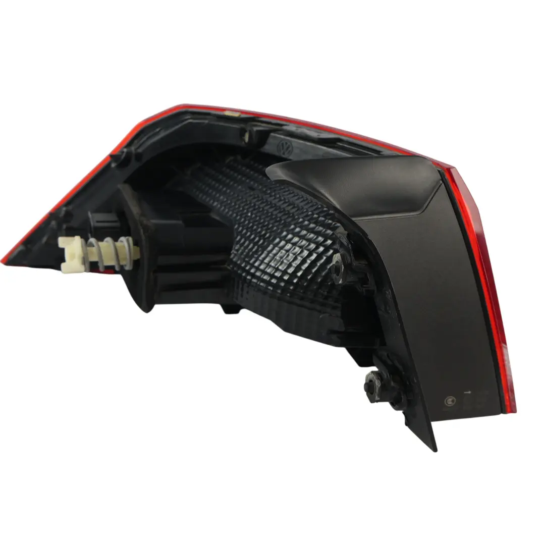 Lampa Tył LED Prawo do Volkswagen Passat B8 Sedan o numerze 3G5945096F Volkswagen Passat B8 Sedan Lampa Tył LED Prawo - SKU 3G5945096F - Numer Części 3G5945096F