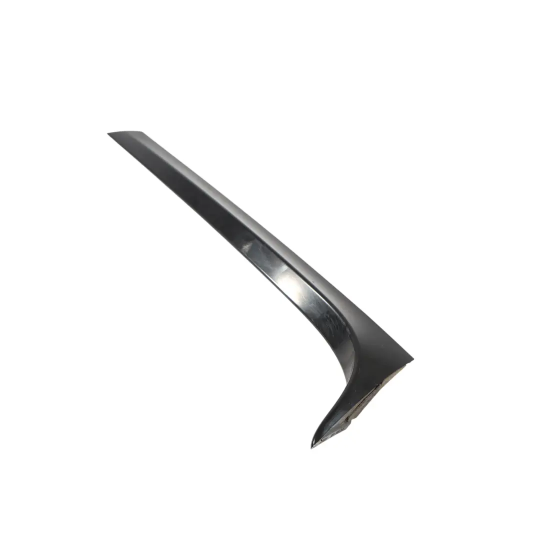 Volkswagen Passat B8 Break Becquet Hayon Arrière Gauche - SKU 3G9805945 - Numéro de pièce 3G9805945