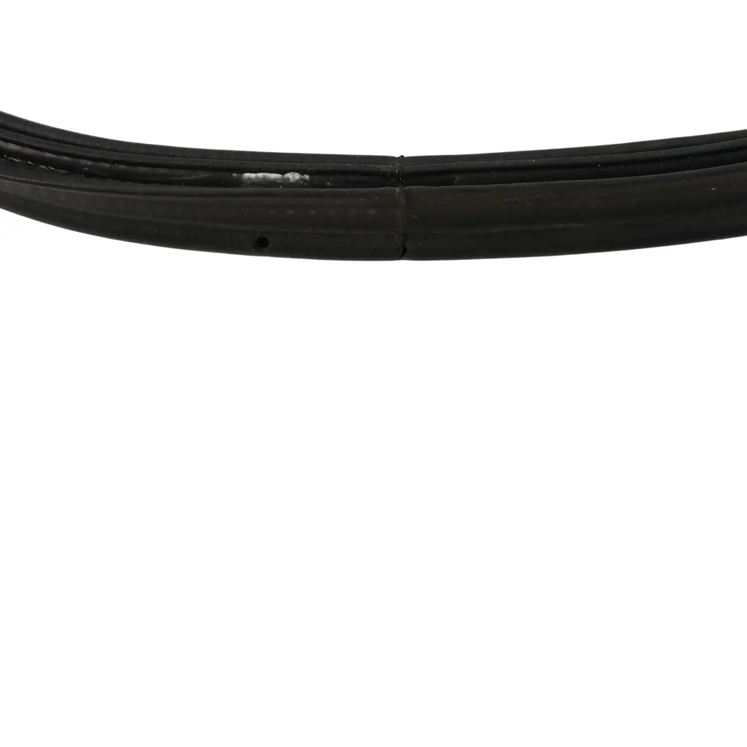 3G Uszczelka Klapy Bagażnika Gumowa do Volkswagen Passat B8 o numerze 3G9827705C Volkswagen Passat B8 3G Uszczelka Klapy Bagażnika Gumowa - SKU 3G9827705C - Numer Części 3G9827705C