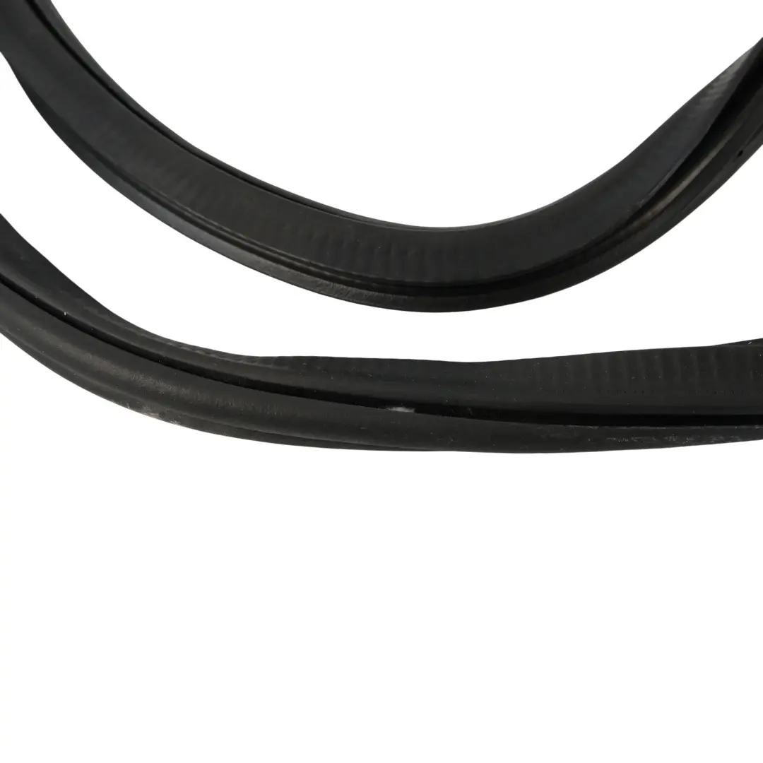 3G Guarnizione Porta Posteriore Destra 3G9867914K per Volkswagen Passat B8 con numero di parte 3G9867914L Volkswagen Passat B8 3G Guarnizione Porta Posteriore Destra 3G9867914K - SKU 3G9867914L - Numero di parte 3G9867914L